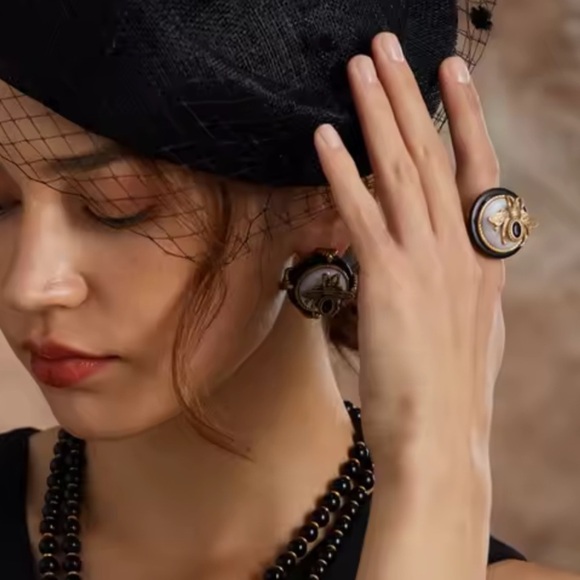 Antique Atlantis Treasure Bee Collector’s Piece Brass Ring - Picture 8 of 10